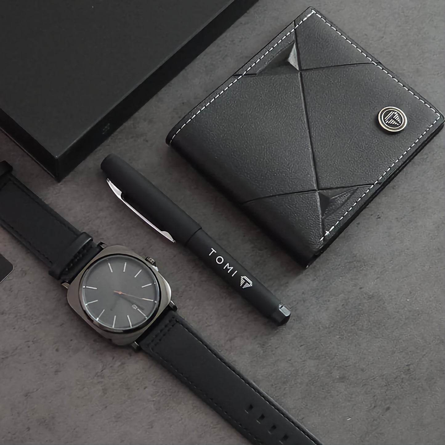 BOGOSS® & TOMI™ - ORIGINAL - BRACELET CUIR- Portefeuil - stylo - Coffret cadeau montre personnalisée TOMI série S8 T-084 avec portefeuille et stylo à quartz